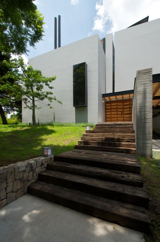 maison familiale moderne-entrée-Casa-Jacarandas-par-Hernandez-Silva