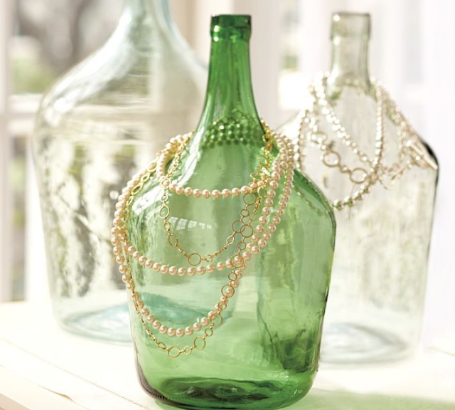 accessoires-décoration-bouteilles-verre-vert-blanc-bijoux