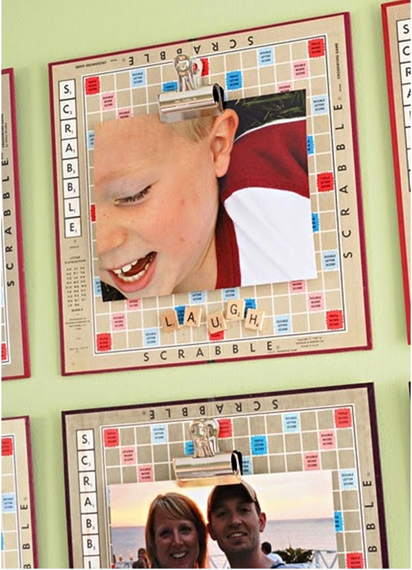 accrocher les cadres photos idées-originales-scrabble