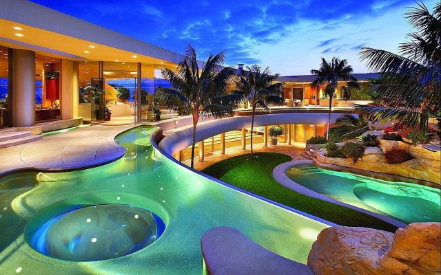 aménagement de piscine plusieurs-niveaux-palmiers