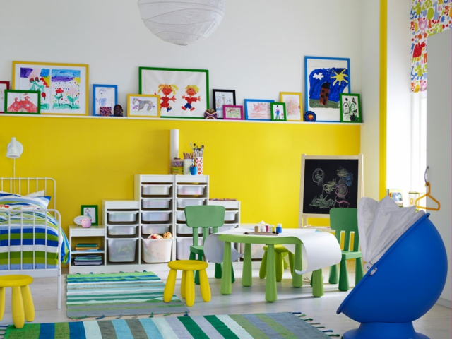 aménagement pour une chambre d`enfant couleurs-bleue-vert-jaune