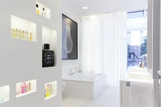 aménagement salle de bains moderne style-minimaliste-baignoire-rectangulaire