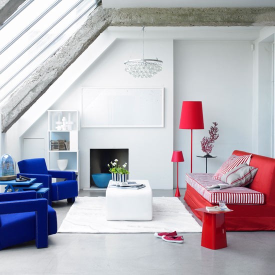 aménagement-salon-contemporain-style-minimaliste-éclats-rouge-bleu