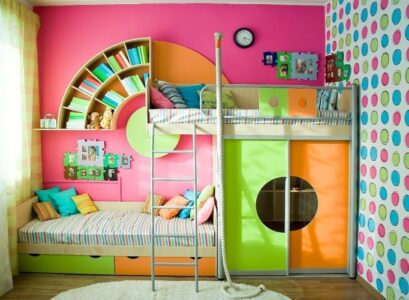aménagement-chambre-enfant-murs-rose-lit-mezzanine