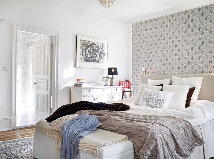 aménagement chambre à coucher -papier-peint-motifs-geometriques-commode-blanche