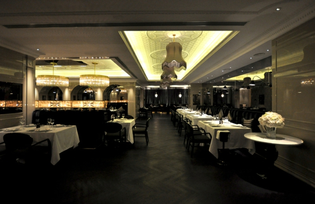 aménagement-de-salon-restaurant-luxe-beau-luminaire