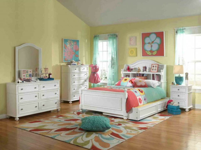 aménagement-pour-une-chambre-d`enfant-décoration-murale-fleur-originale