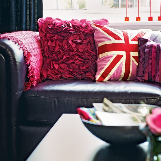 aménagement-salon-contemporain-coussins-couleurs-vives