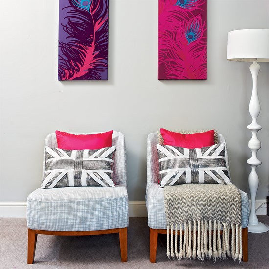 aménagement-salon-contemporain-neutre-pourpre-rose-éclatants