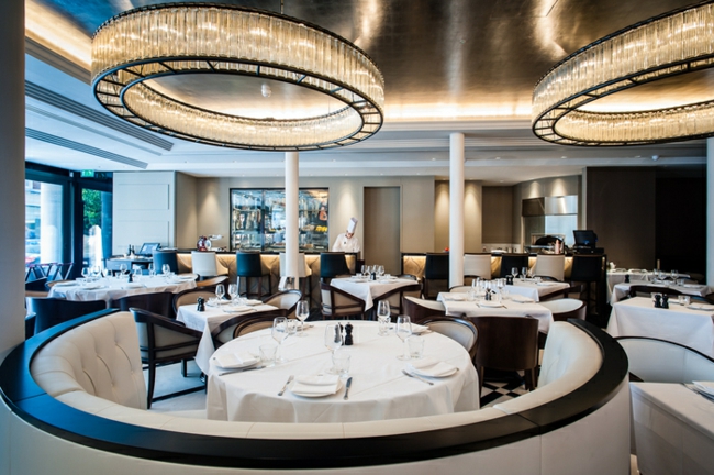 beau aménagement de salon restaurant-Banca-Londres-luxe.