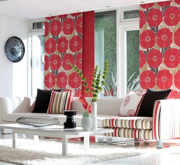 beaux-rideaux-motifs-floraux-rouges rideaux pour la salle de séjour