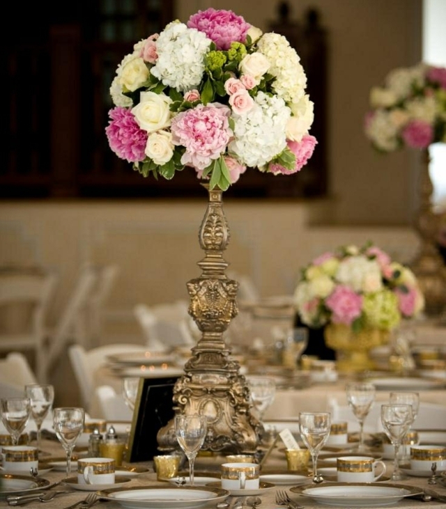 belle-déco-florale-de-table-bouquet-forme-ronde