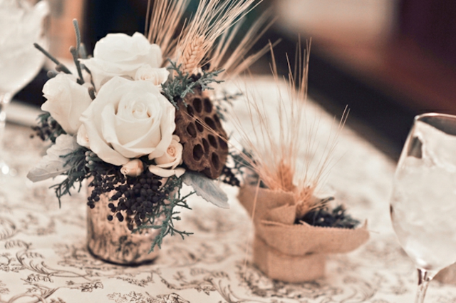 belle-déco-florale-de-table-bouquet-roses-blanches
