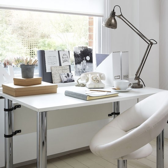 bureau-domicile-mobilier-blanc-fauteuil-lampe-lecture Mobilier de bureau