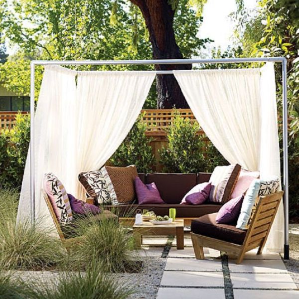 cabane-jardin-toile-blanche-mobilier projets pour l'extérieur DIY