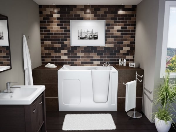 salle de bains avec baignoire carreaux-bruns-baignoire-siège