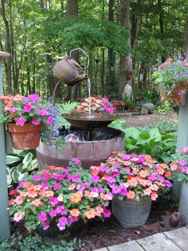 cascade-jardin-pierres-fleurs-théière projets pour l'extérieur DIY
