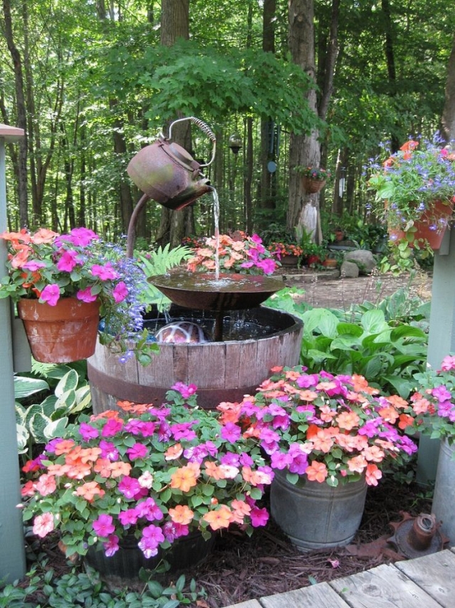 cascade-jardin-pierres-fleurs-théière