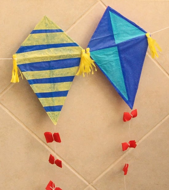 cerf-volant-bleu-jaune-bricolage-facile-amusant-enfants