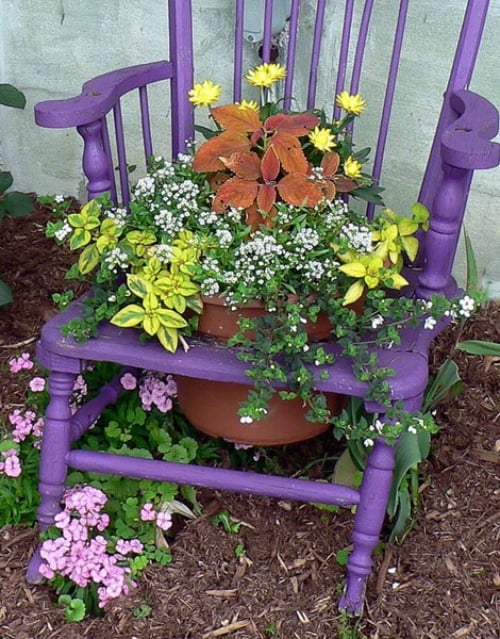 chaise-décorative-peinte-pot-fleur-idée Idées déco de jardin
