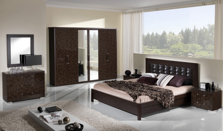 chambre à coucher de luxe lit-cuir-capitonné-mobilier