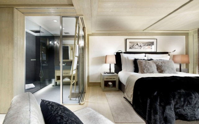 chambre-coucher-luxe-moderne-salle-bains-lambris-murs-plafond-bois-ivoire