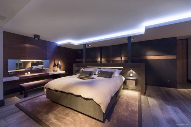 chambre-coucher-moderne-lignes-droites-plafond-corniche-lumineuse-LED-faux-plafond