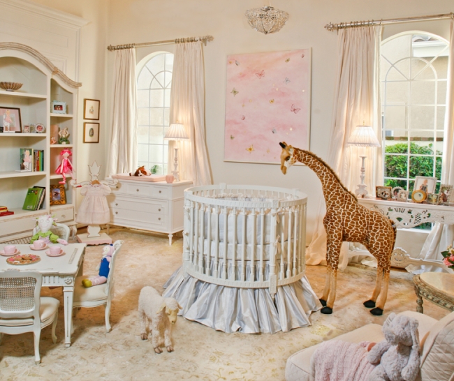 chambre-de-bébé-idée-lit-bebe-rond-décoration-girafe