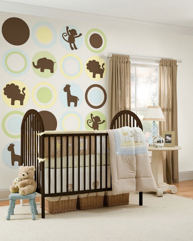 chambre de bébé moderne décoration-murale-éléphant-singes-girafe-brun