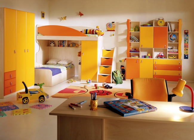 chambre d'enfant -deux-enfants-couleurs-jaune-orange-neutres-lits-superposés