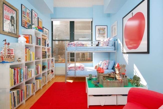 chambre-deux-enfants-lits-superposés-rouge-bleu-ciel-déco-pomme