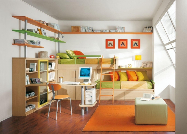 chambre-deux-enfants-vert-orange-jaune-neutres-bois-clair-lits-superposés
