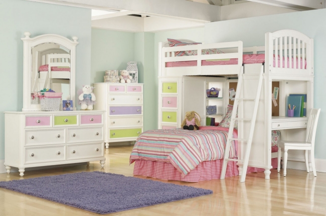 chambre-deux-filles-coiffeuse-blanche-rayure-rose-bleu-lits-superposés
