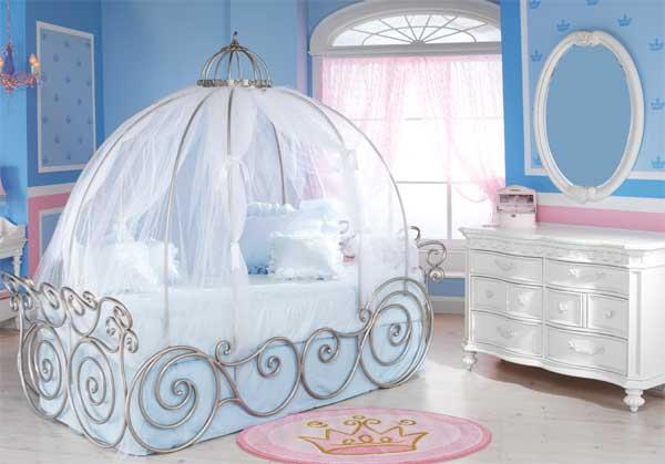 chambre-enfant-calèche-fille-princesse-miroir Décoration de lit d'enfant