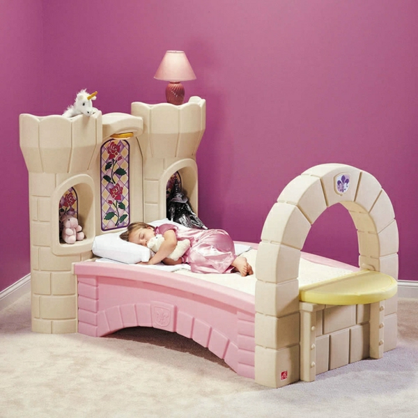 chambre-enfant-chateau-fille-murs-rose Décoration de lit d'enfant