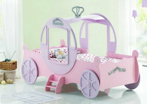 chambre-enfant-fille-lit-voiture-rose Décoration de lit d'enfant