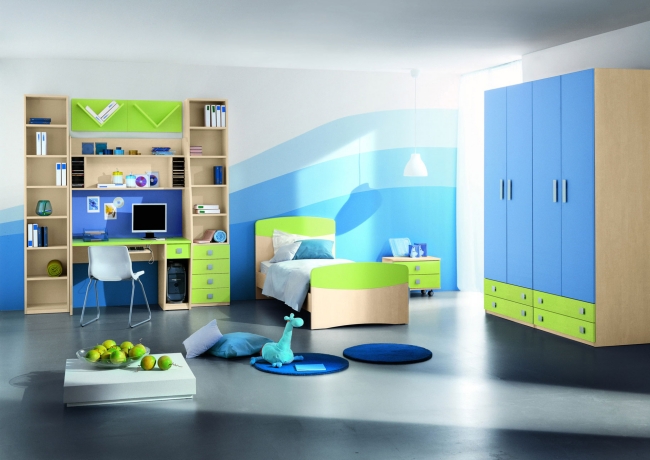 chambre-garçon-mobilier-déco-nuances-bleu-vert-lime-bois-clair