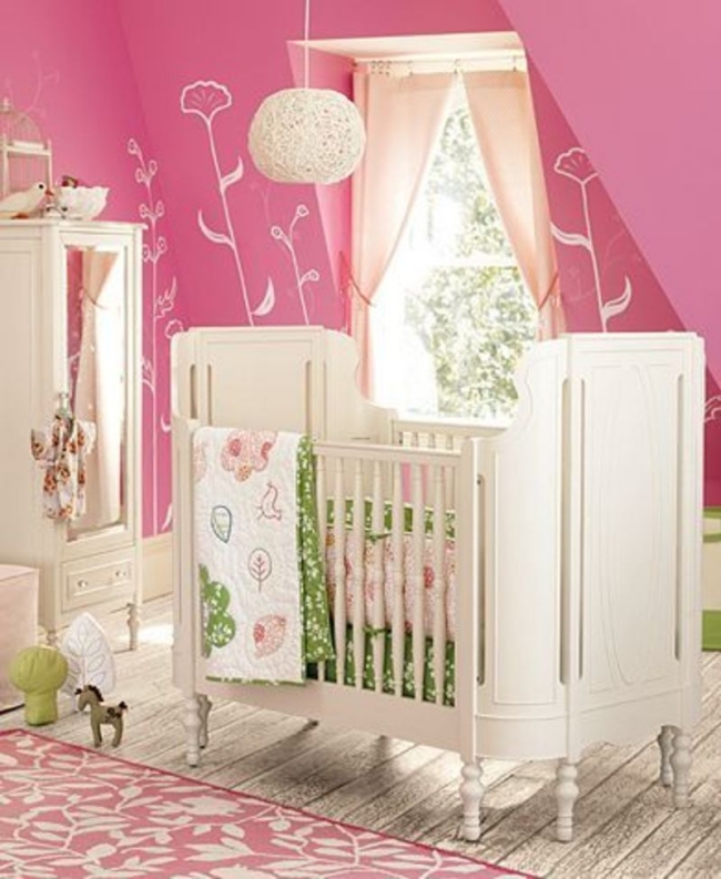 chambre-pour-bébé-rose-vert-filles-lit-bébé-blanc