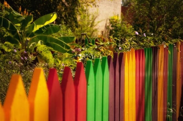 clôture-jardin-design-ihabituel-couleurs-différéntes