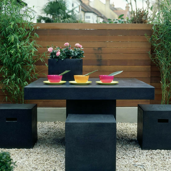 cloture-en-bois-mobilier-design-minimaliste-noir-jardin-feng-shui