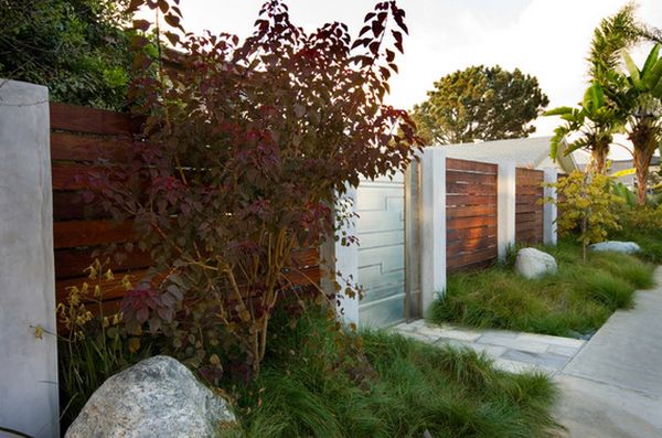 clôture-en-bois-horizontal-porte-entrée-maison-moderne