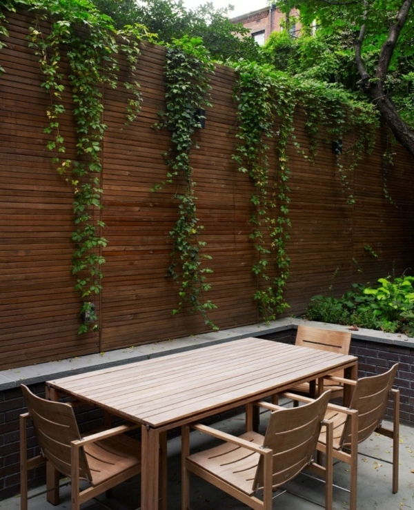 clôture de jardin lamelles-mobilier-bois-lierre-grimpant