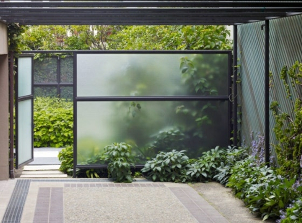 clôture-jardin-métal-verre-veranda-design-moderne