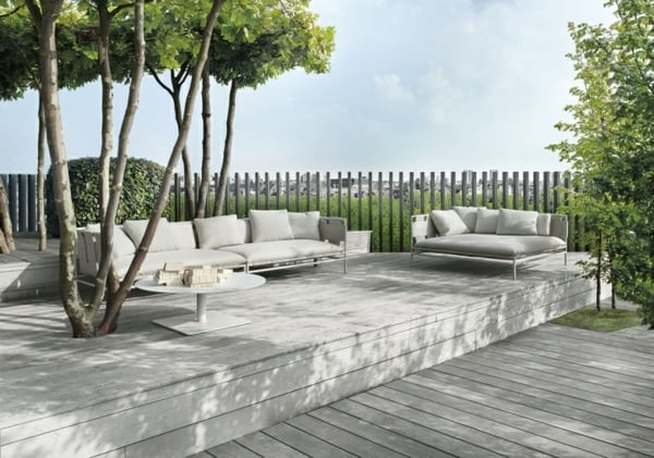 clôture-jardin-poteaux-bois-brut-claire-voie-design-moderne