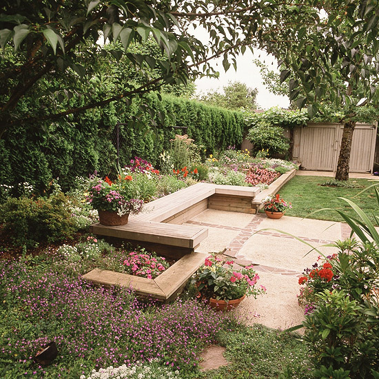 coin-décoratif-jardin-bancs-bois-idée-plantes fabriquer un banc de jardin en bois