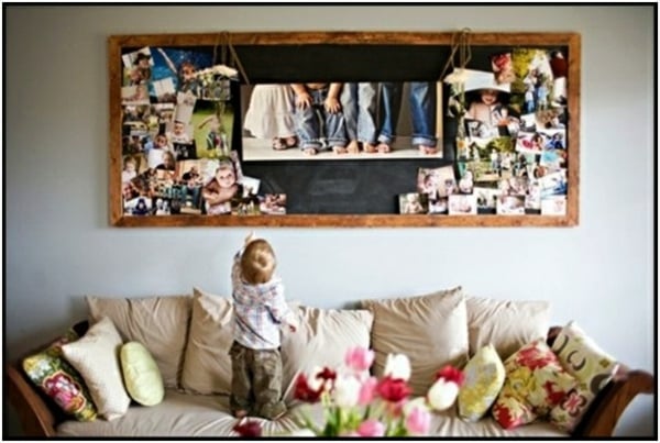 collage-cadres-photos-familiales-base-bois-dessus-canapé