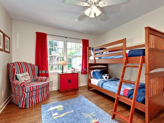 couleur-rouge-lits-superposés-chambre-d`enfant