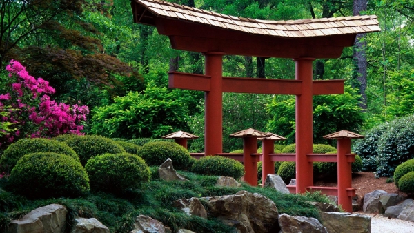 créer-jardin-japonais-en-16 étapes-tori-porte-japonaise