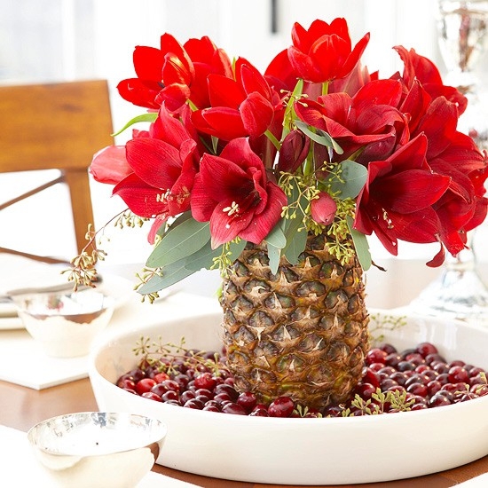 décoration de jardin fête-été-vase-ananas-fleurs-cerises