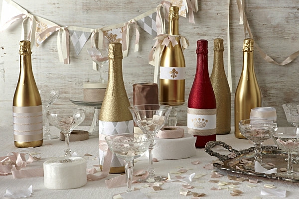 décoration-table-mariage-bouteilles-champagne-or-rouge